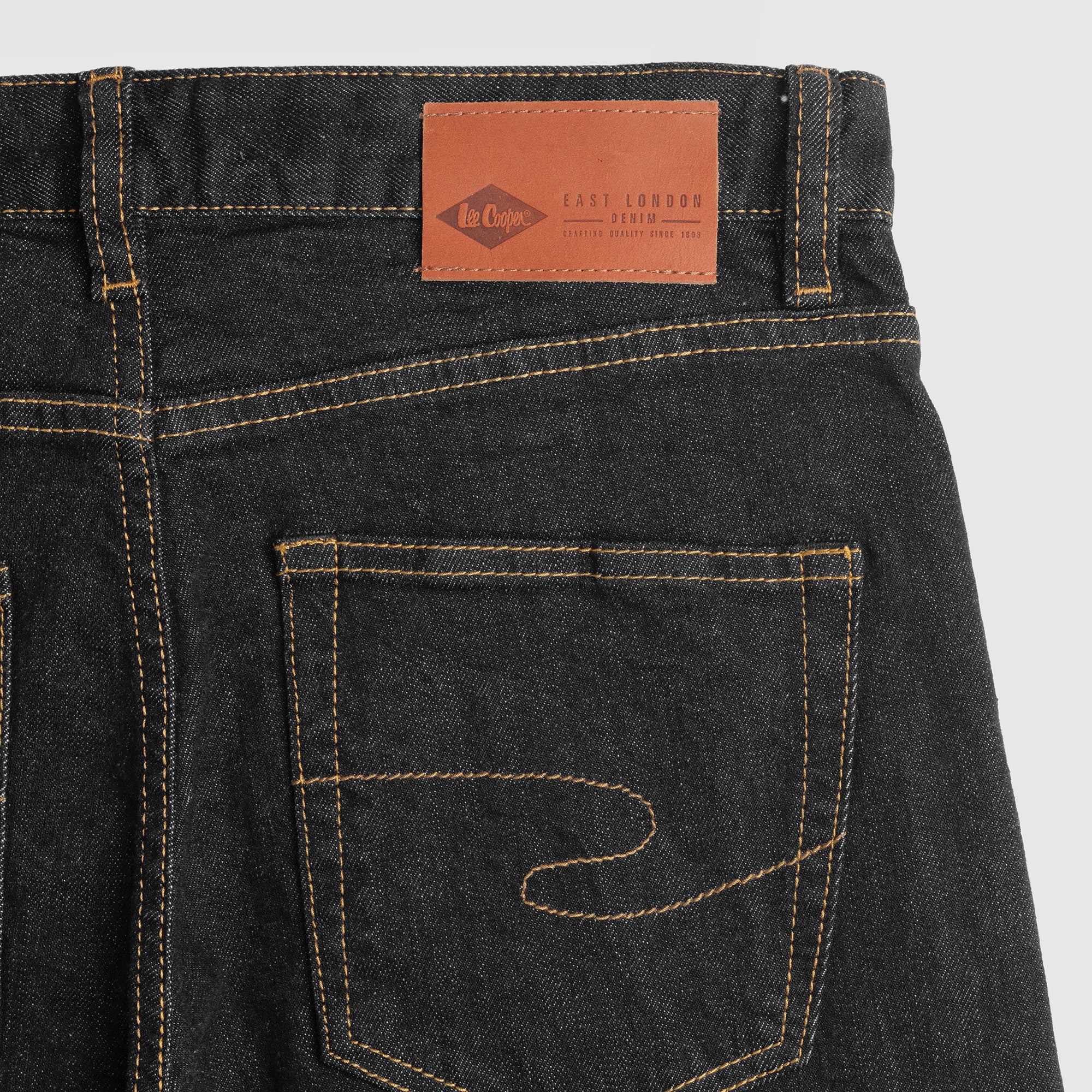تفاصيل جيب وشعار جينز Lee Cooper Norris